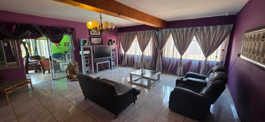 6 Bedroom Property for Sale in Wilkeville North West